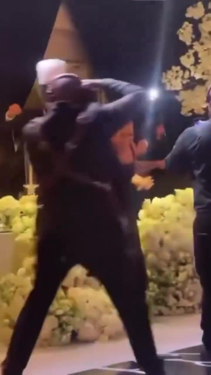 星空体育app-玩得很开心！塔图姆在老乡比尔的婚礼上跳起了舞