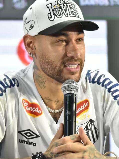 星空体育app官方下载-回到巴西后首次新闻会 内马尔解释为何重返桑托斯