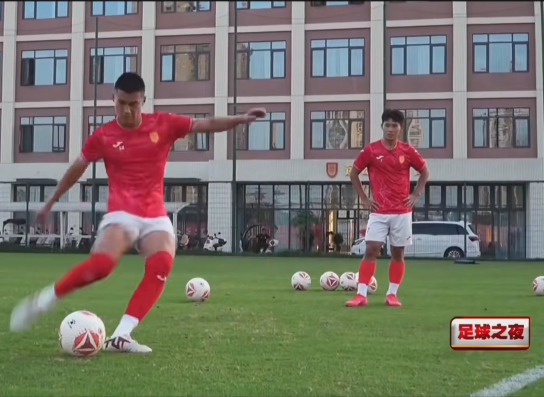 星空体育app官方网站-中甲“本土射手王”完成自我救赎，赛前黄希扬私信向余望：不进决赛不准回来