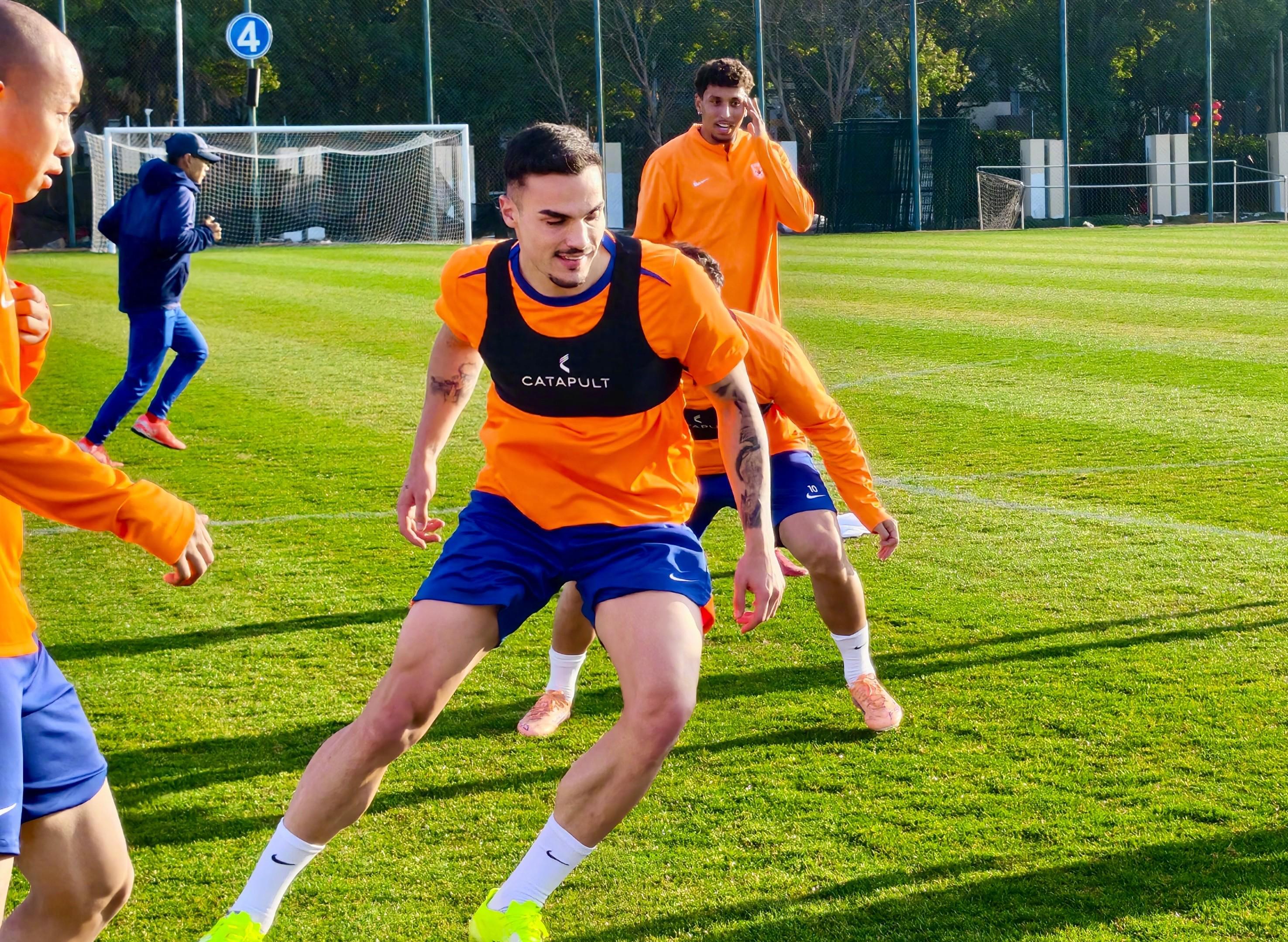 星空体育app官方网站-阿尔瓦罗带着彭啸踢铁人四叉戟冲击 李金羽不会飘 泰山队拒绝爆冷