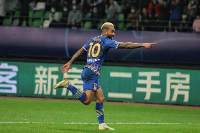 星空体育app官方下载-土超豪门用情感牌劝说特谢拉 有望降薪8成签约2年